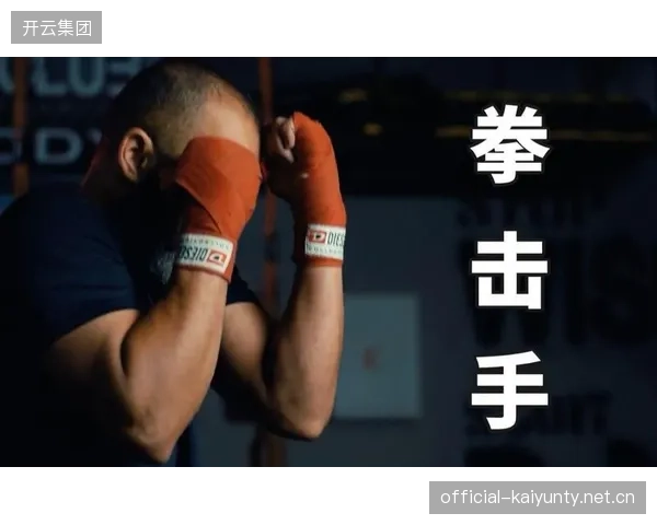油管博主跨界挑战拳击被揍